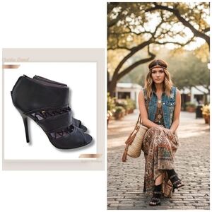 🌿Charles David Womans Size  7.5 Black  Cut Out 4.5" Heels-Gorgeous!